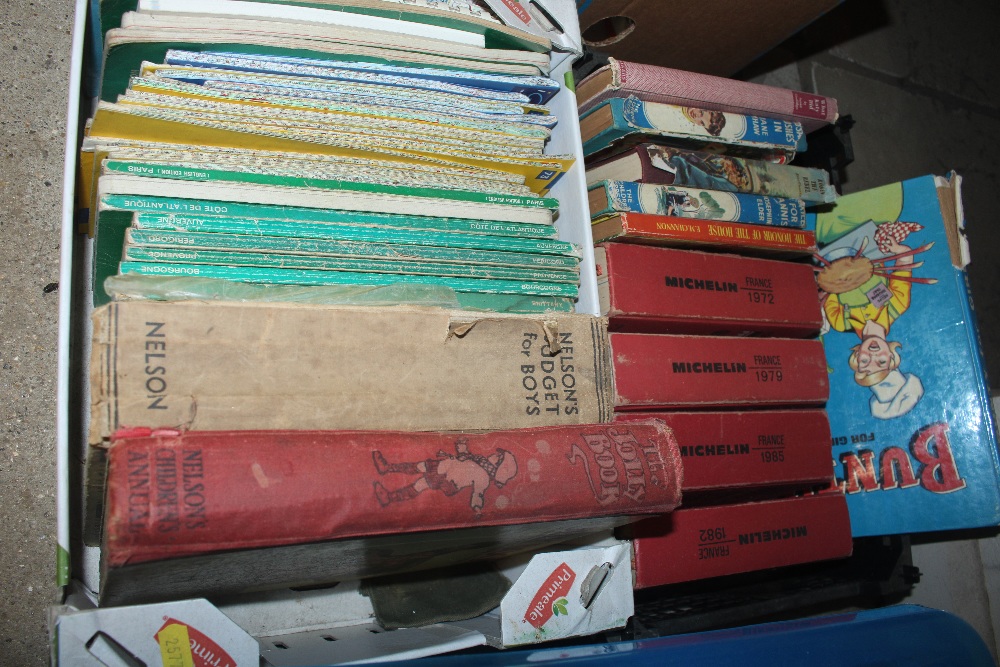 A quantity of vintage books including Nelsons Budg
