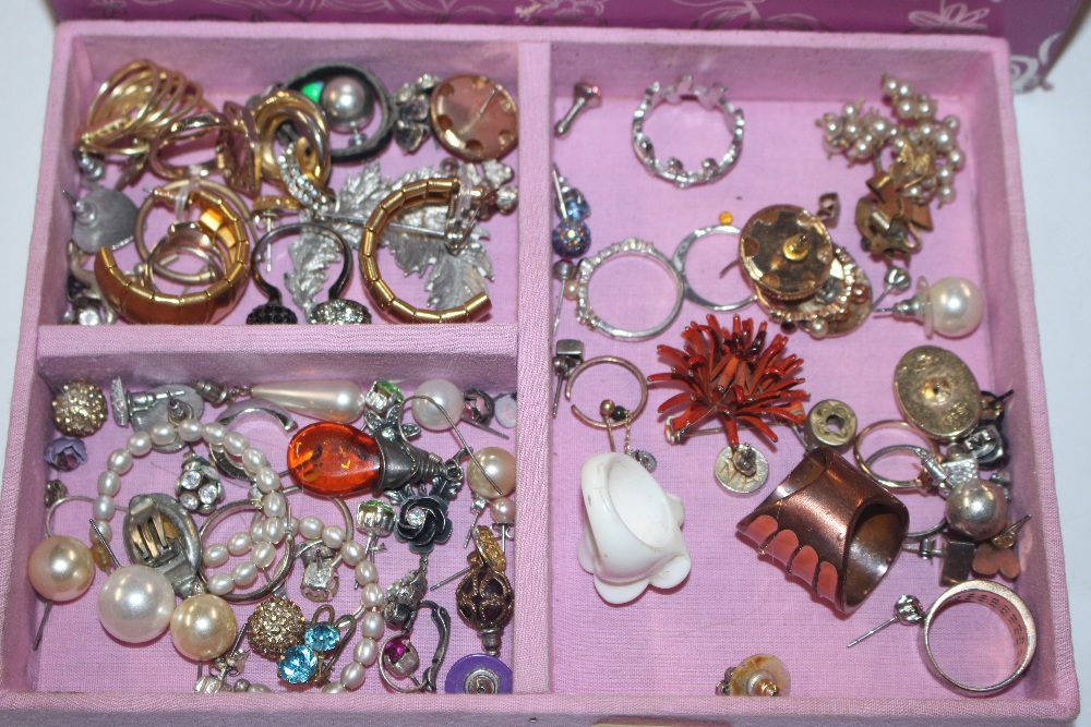 A jewellery box and contents of various costume je - Bild 3 aus 8