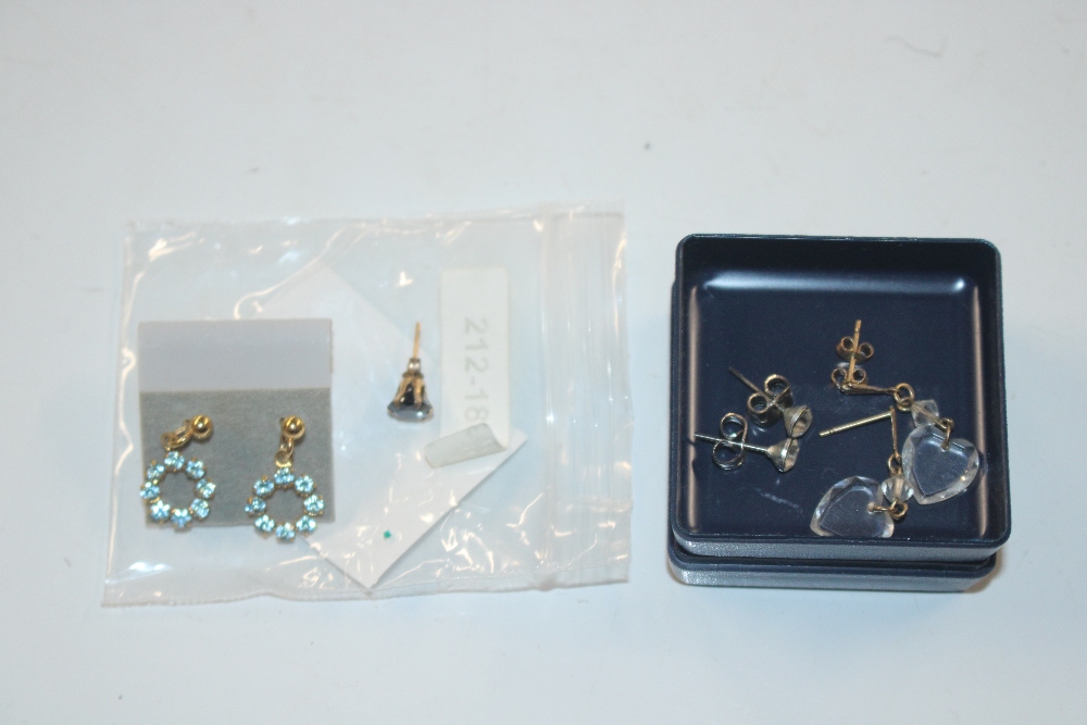 A box of various costume jewellery to include 9ct - Bild 6 aus 20