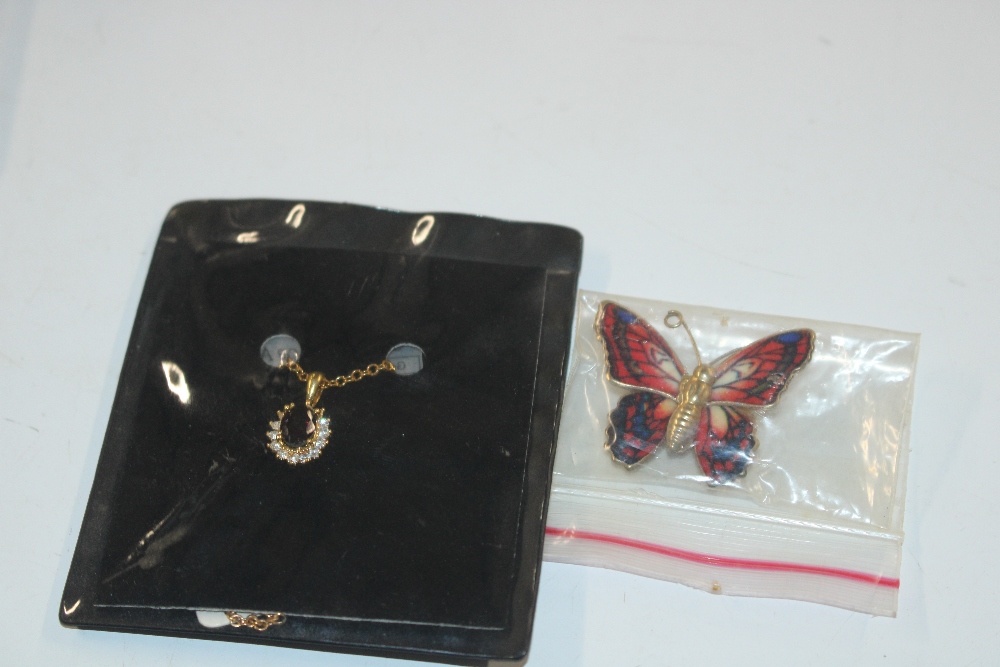 A box of various costume jewellery to include 9ct - Bild 7 aus 20