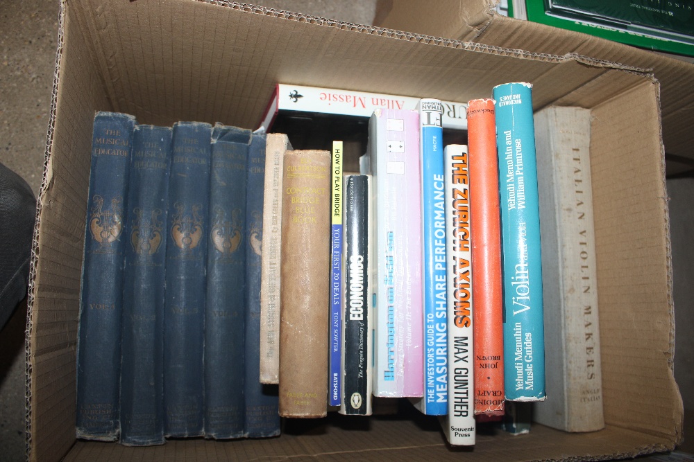 Four boxes of miscellaneous books including a run - Bild 4 aus 5