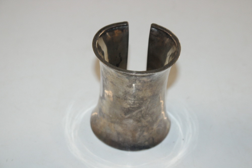 A white metal bangle, approx. 100gms - Bild 3 aus 5