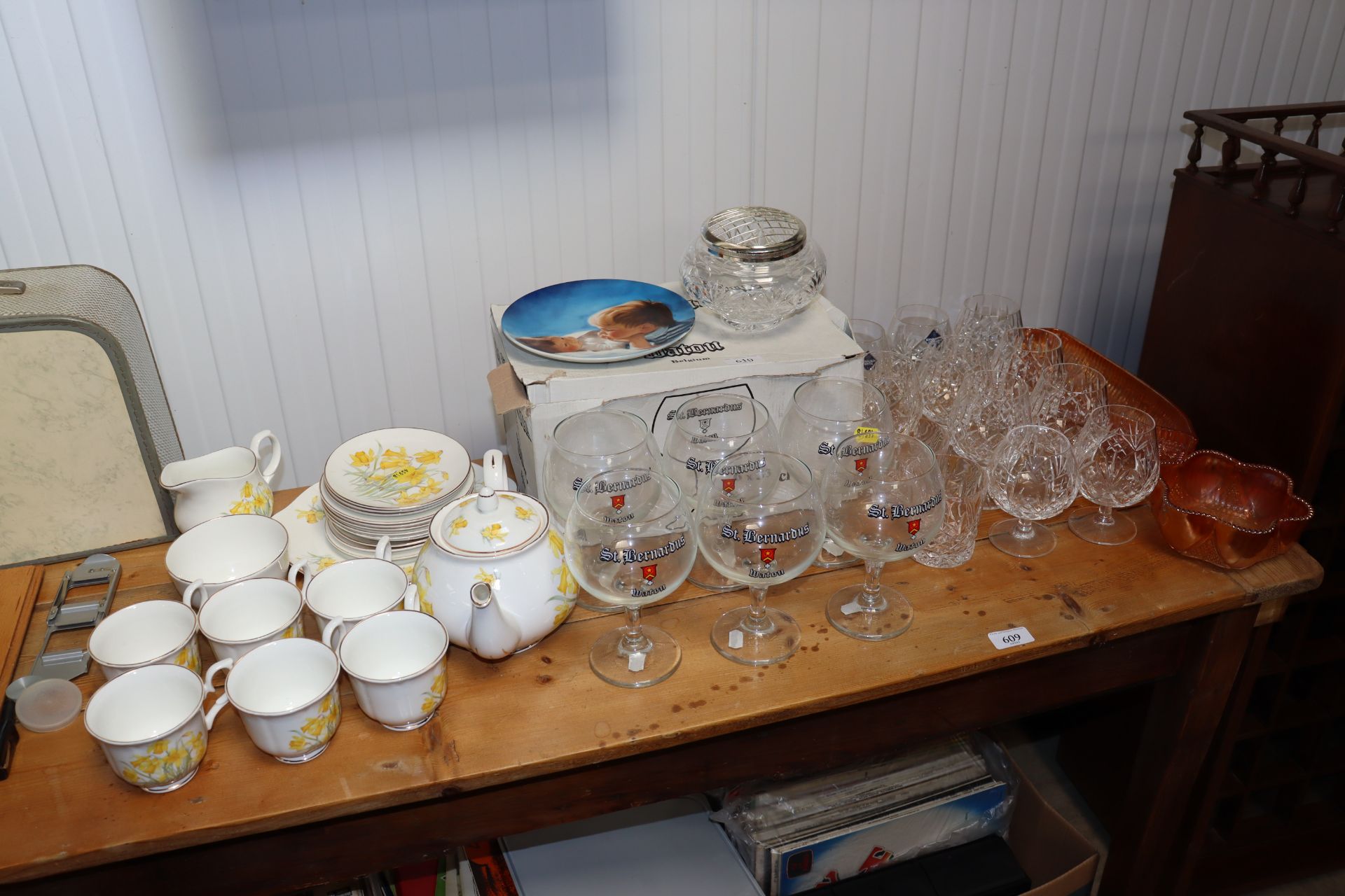 A quantity of various glassware to include Edinburgh Crystal, West Wales china "Daffodil" pattern