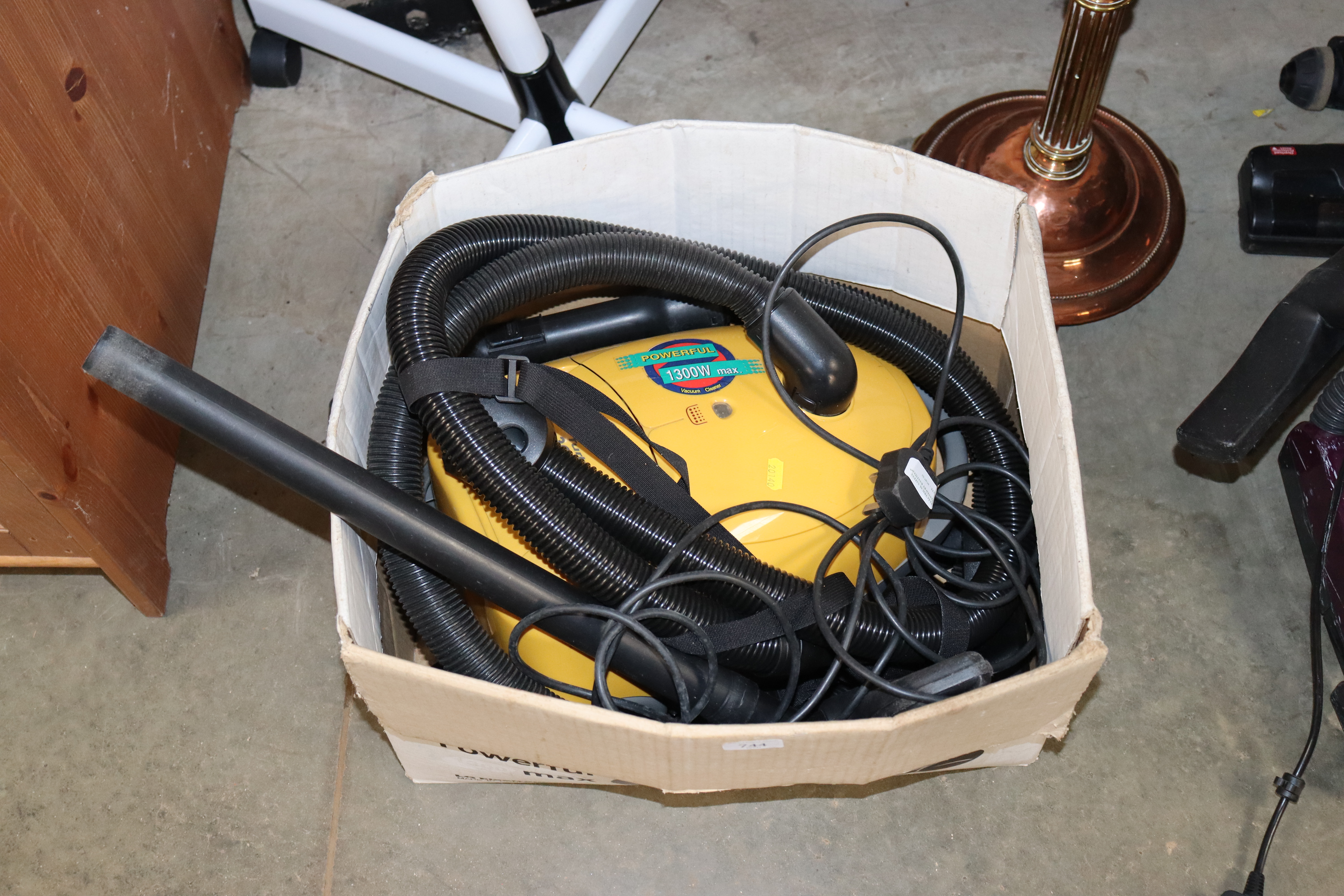 A 1300w vacuum cleaner