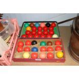 A quantity of snooker balls