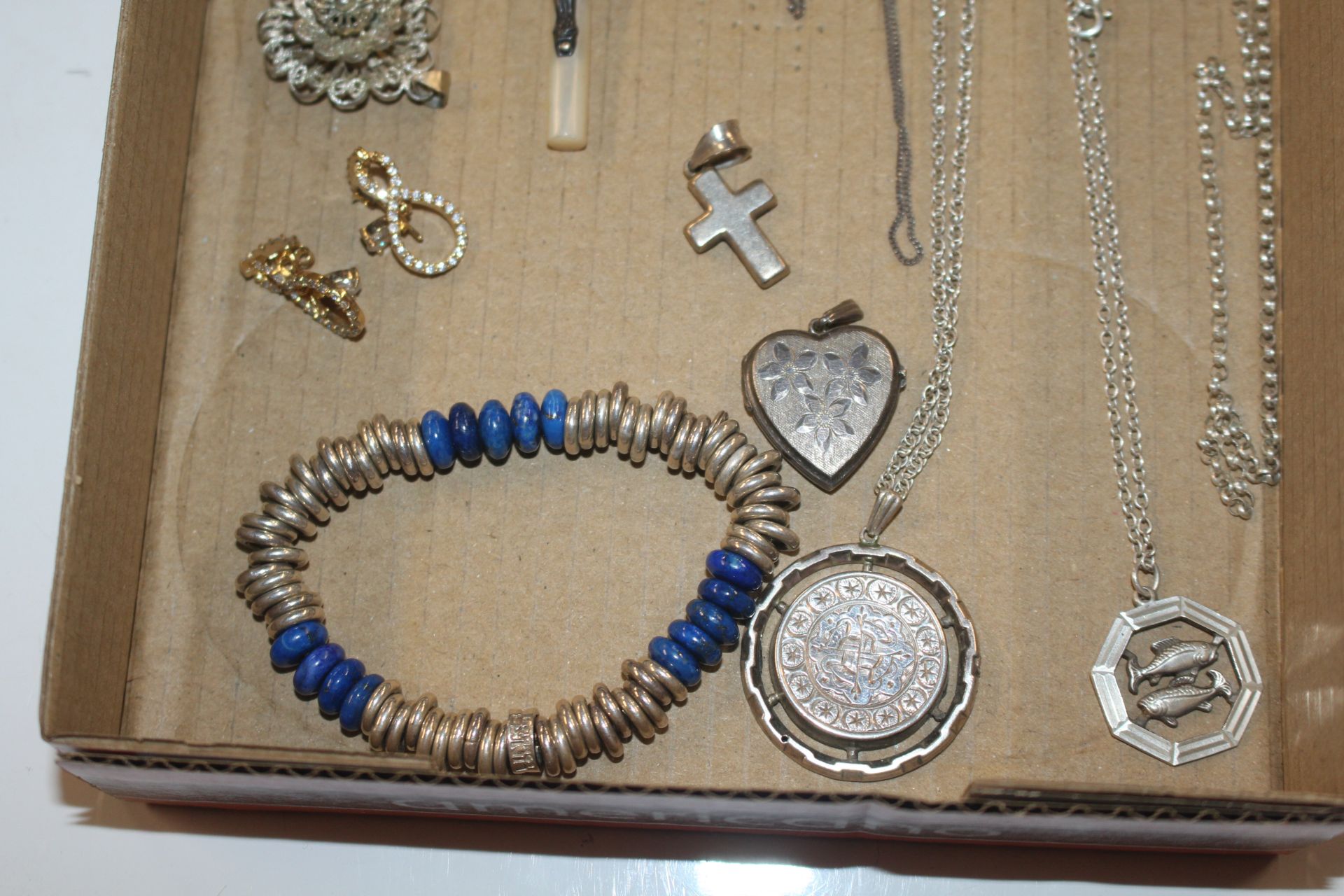 A box of mostly silver jewellery - Image 5 of 7