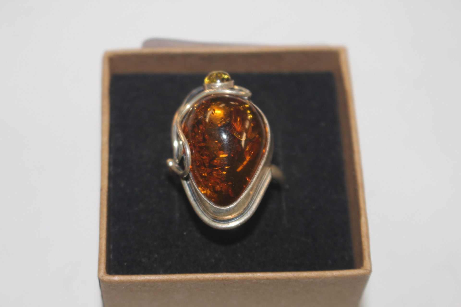 An Art Nouveau style Sterling silver amber set rin - Image 2 of 3