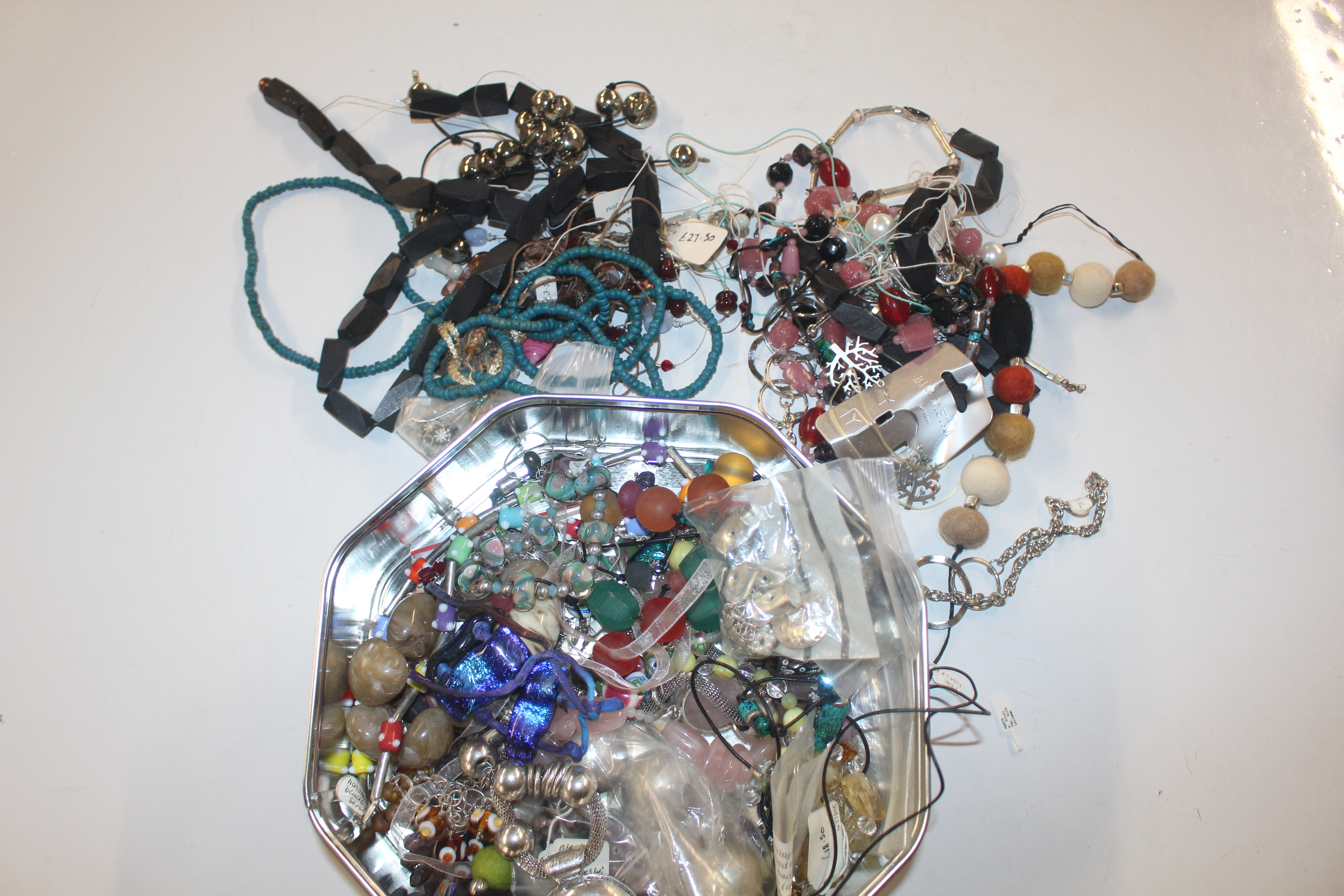 A large quantity of various beaded and white metal - Image 11 of 11