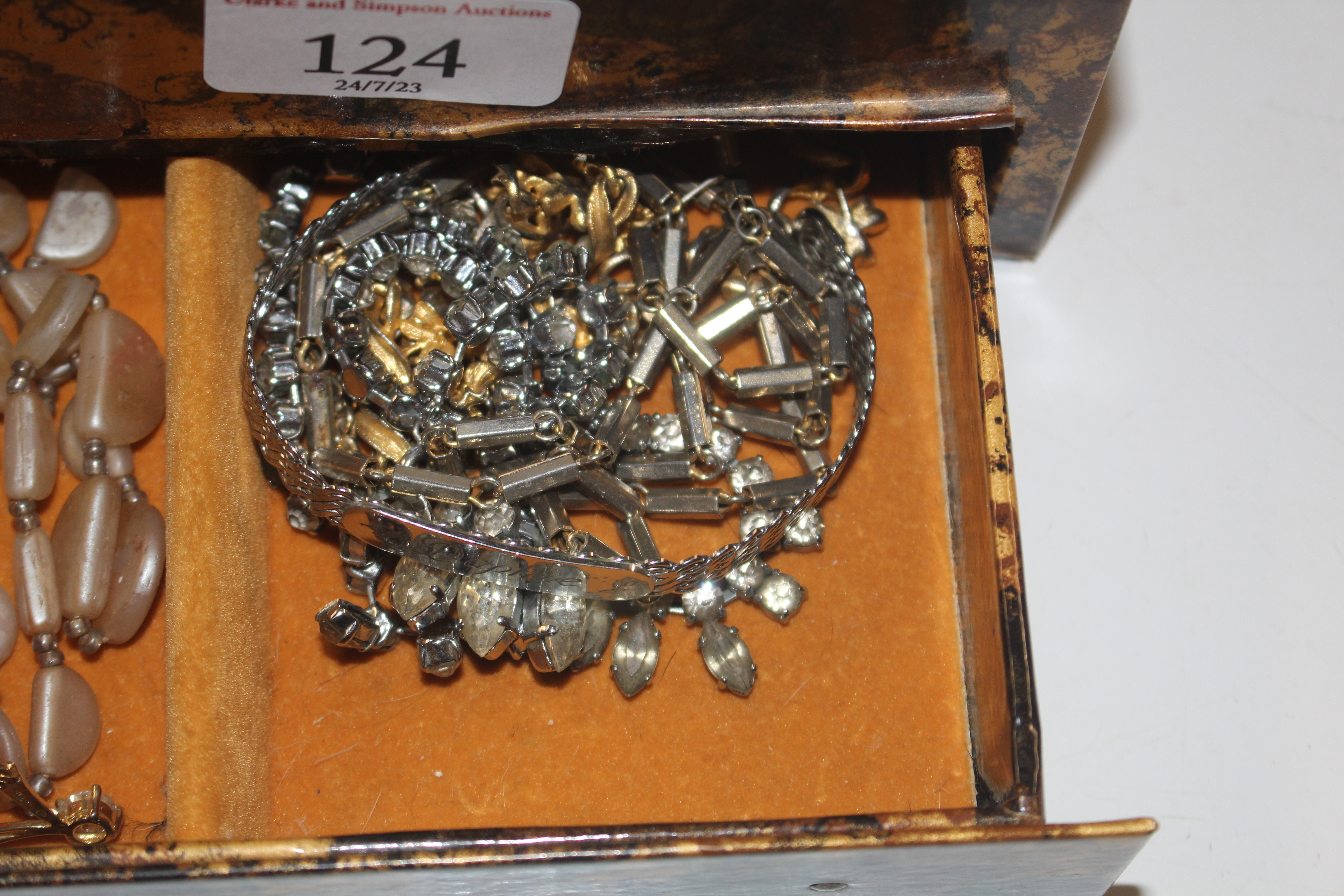 A jewellery box and contents of various costume je - Image 7 of 7