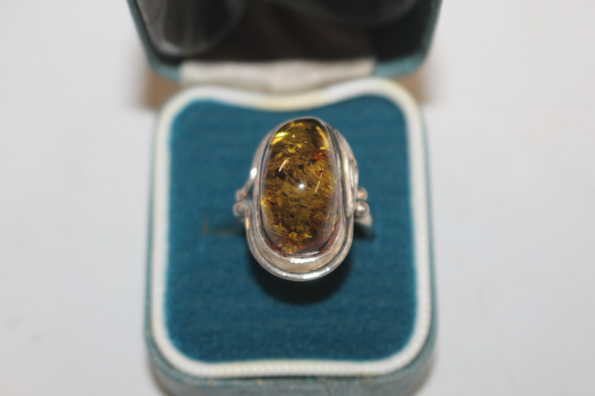 A Sterling silver and amber set ring, size K, appr - Image 2 of 2