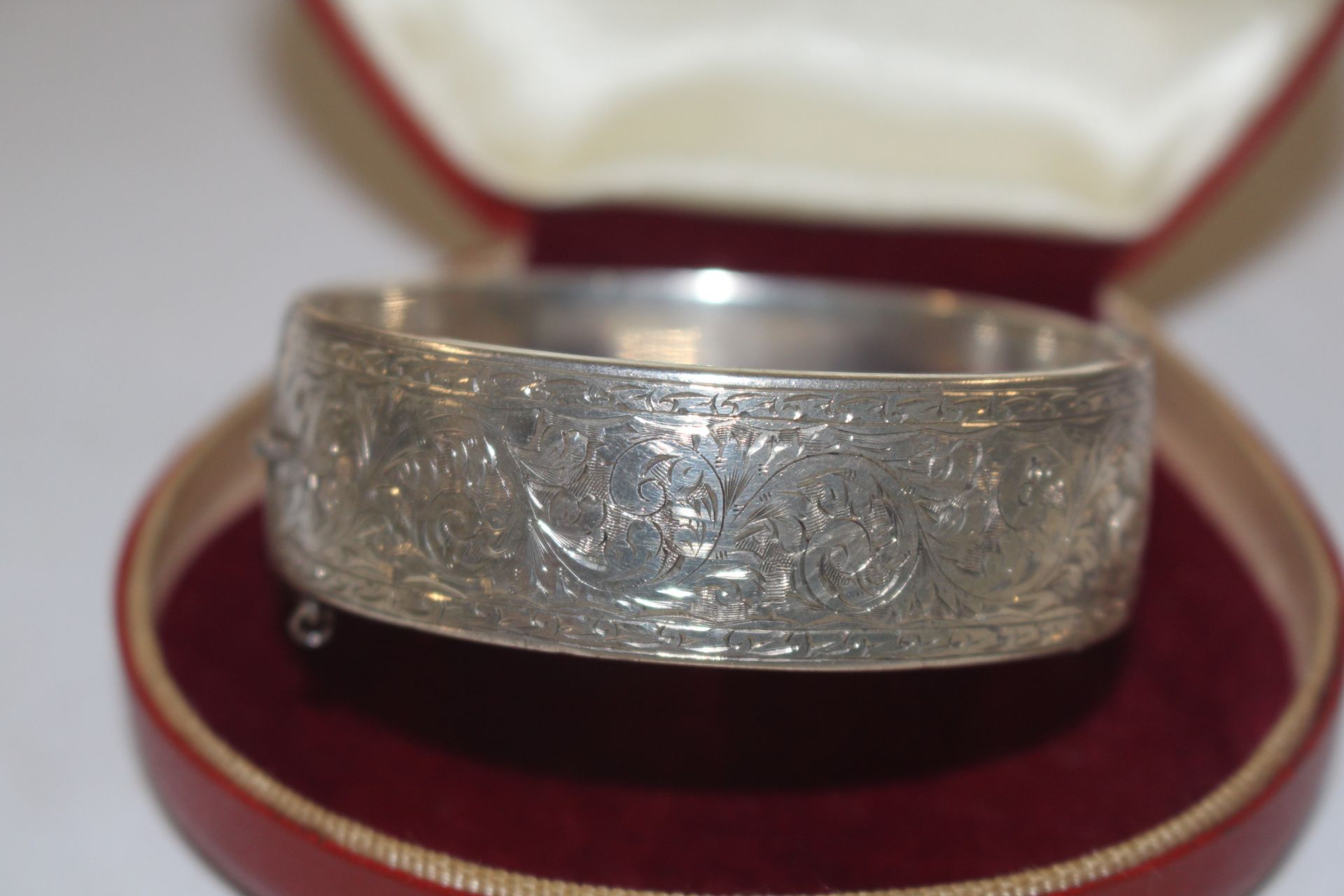 1953 Chester Smith & Pepper Sterling silver hinged - Image 2 of 5