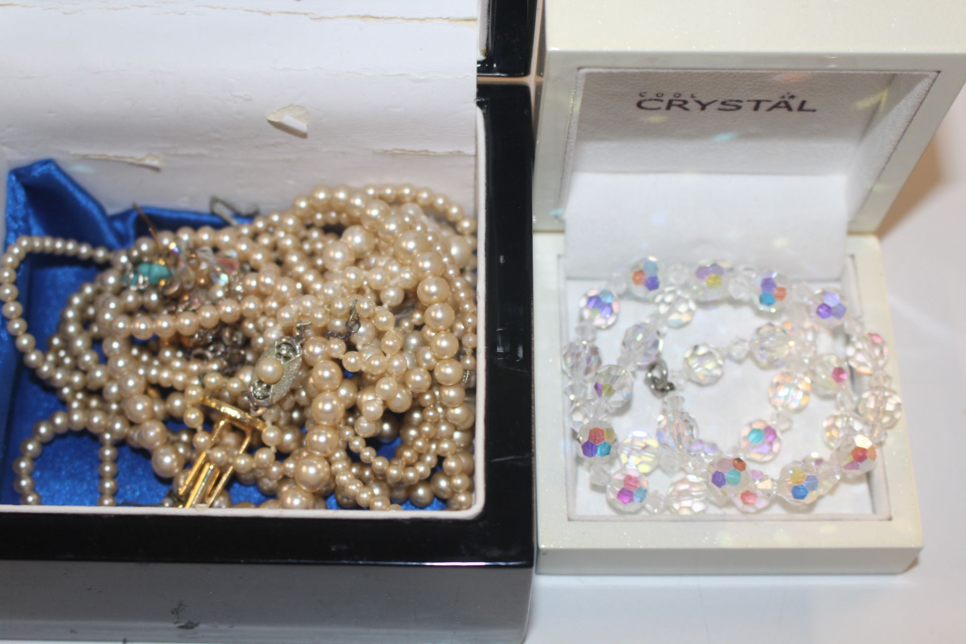 A box of various costume jewellery - Image 7 of 21