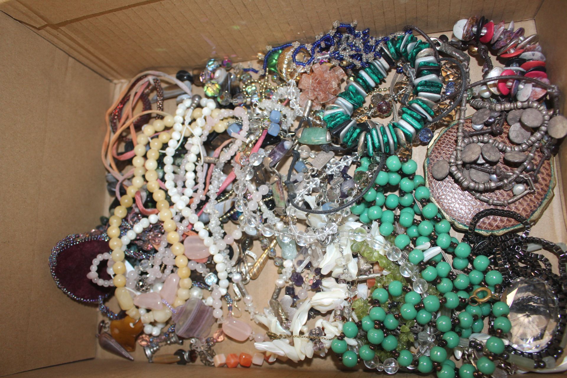 A box of various beaded jewellery - Image 13 of 18