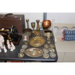 A collection of metal ware including horse brasses