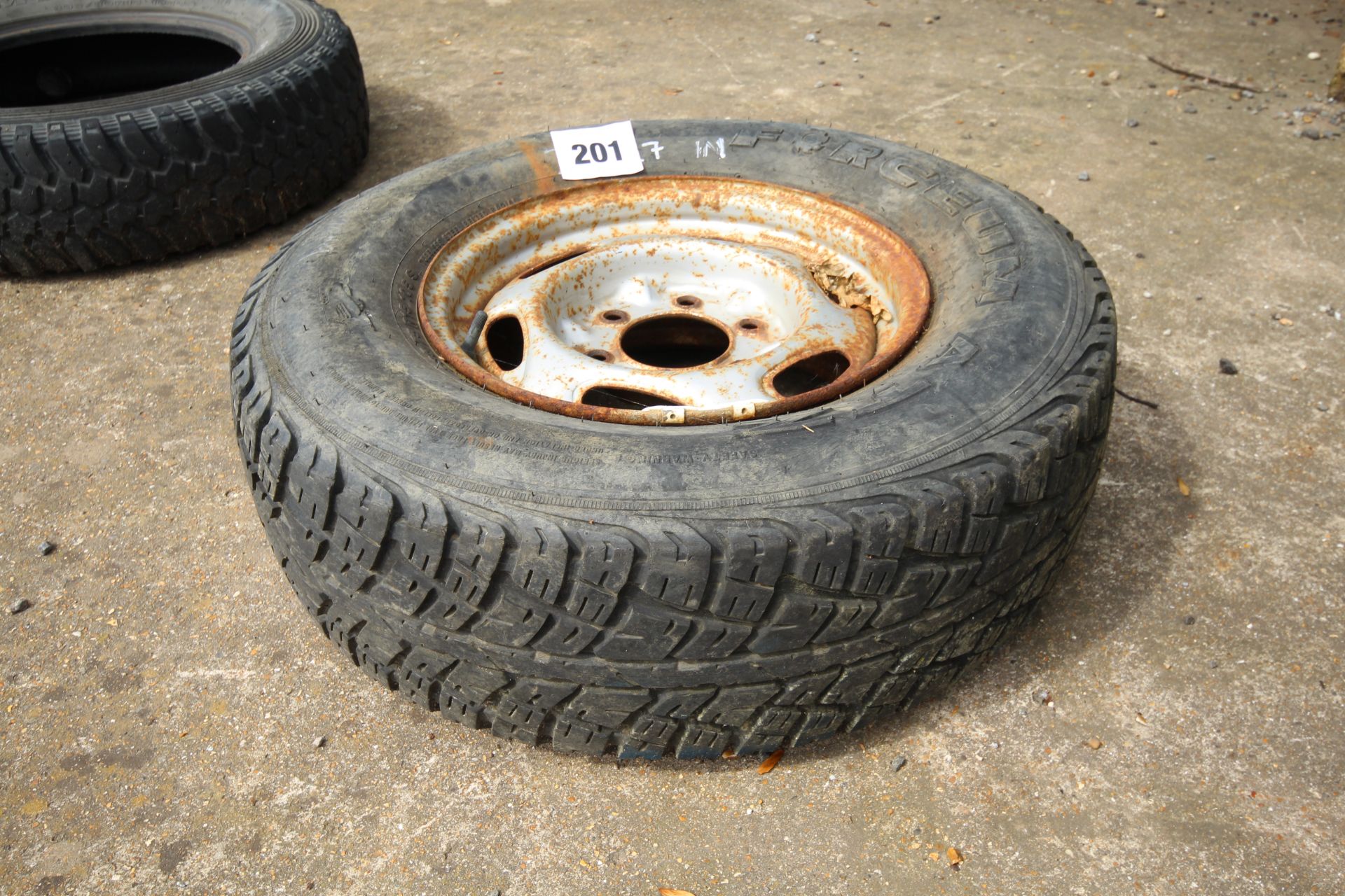 235/75R15 4x4 wheel and tyre. V