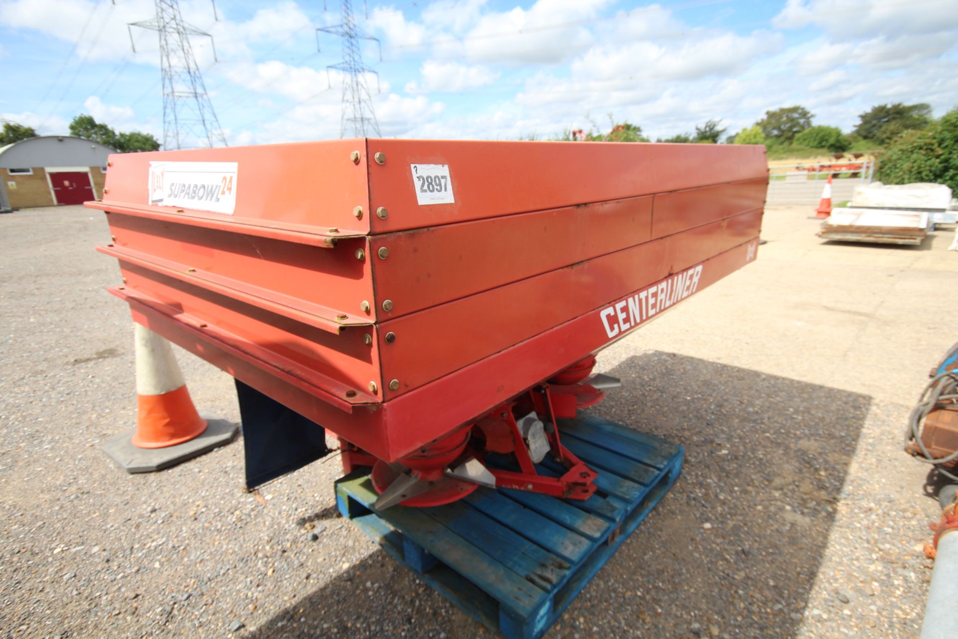 Lely Centreliner twin disc fertiliser spreader. V - Image 3 of 14