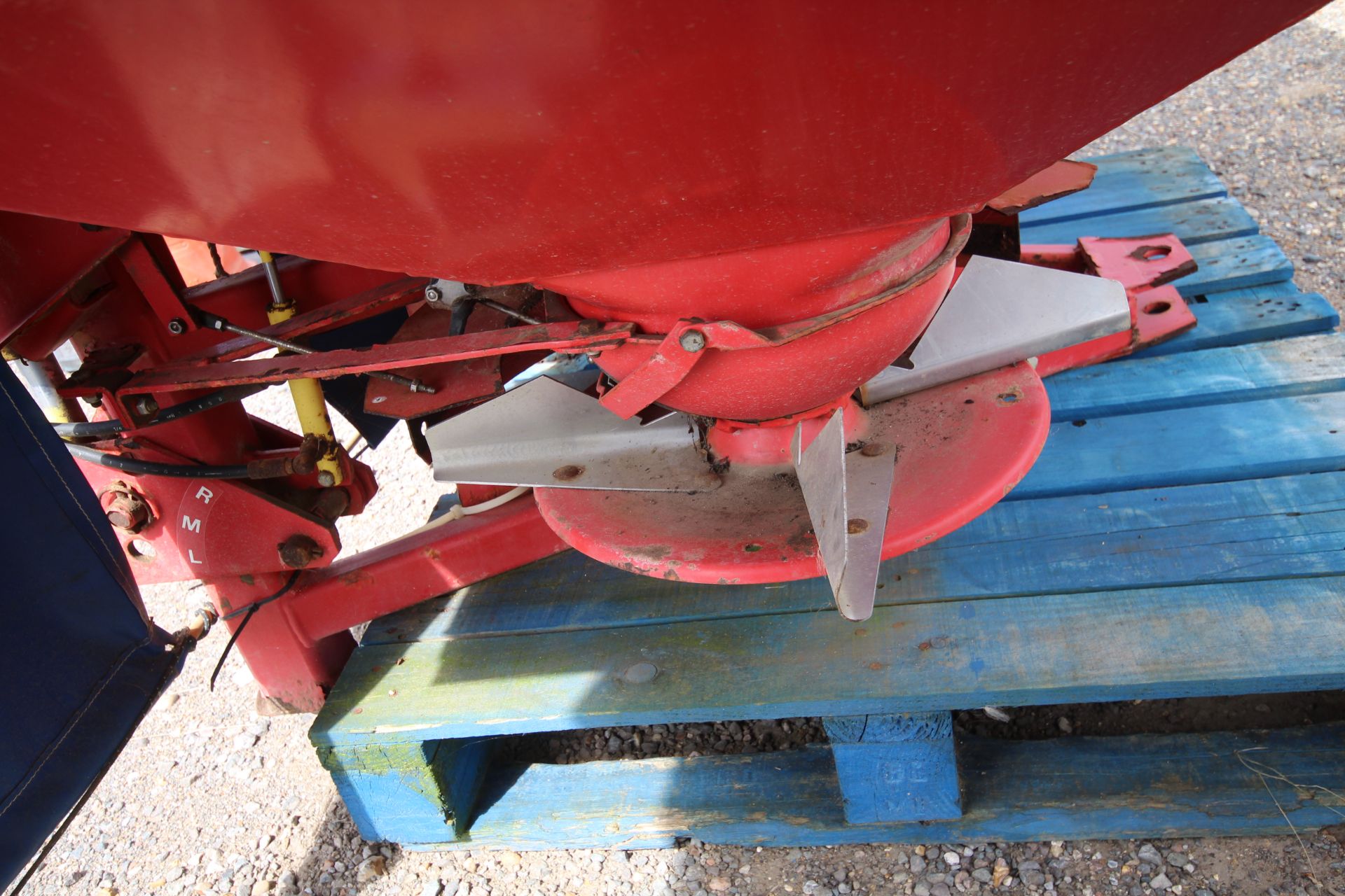 Lely Centreliner twin disc fertiliser spreader. V - Image 11 of 14