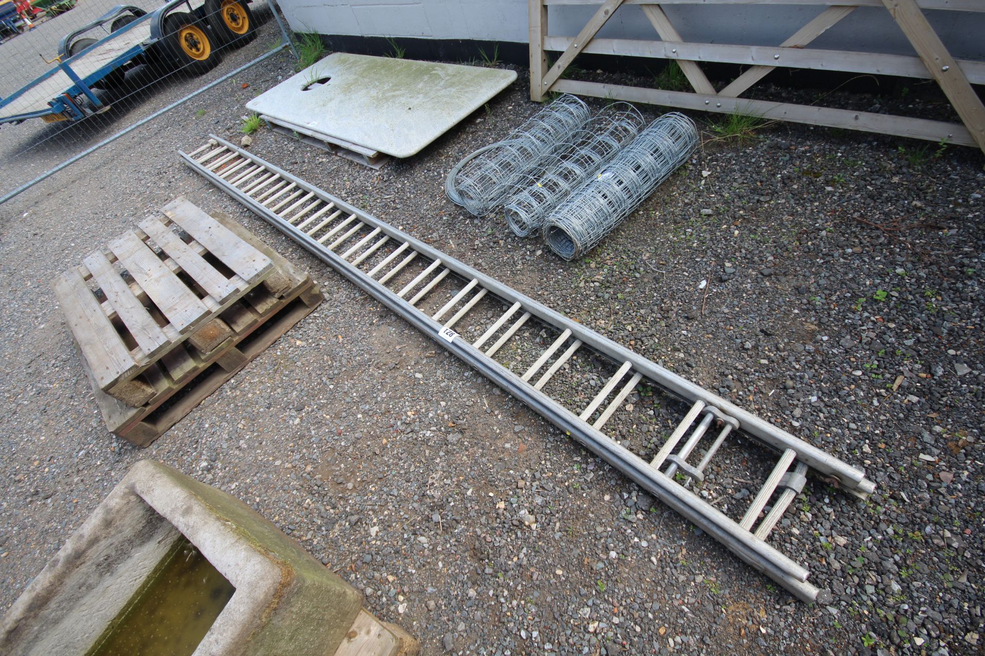 Aluminium extending ladder.