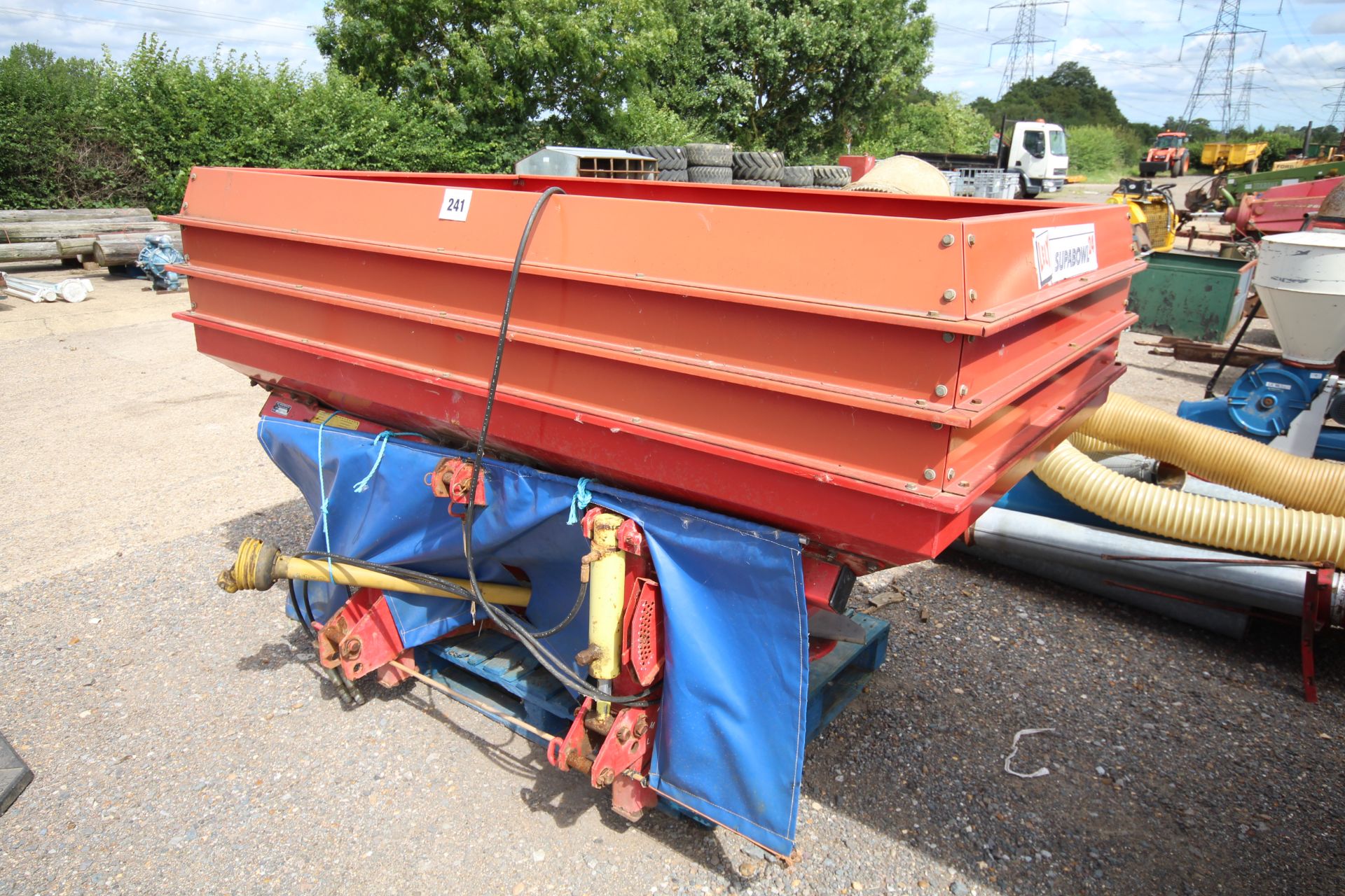 Lely Centreliner twin disc fertiliser spreader. V - Image 4 of 14