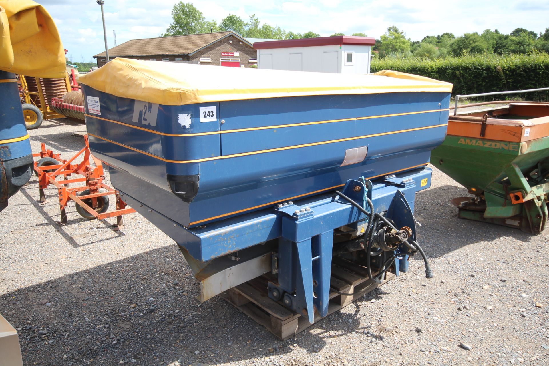 Bogballe/ KRM M2W Base Quadro 24m twin disc fertiliser spreader. 2008. With weigh cells. Owned - Image 2 of 16