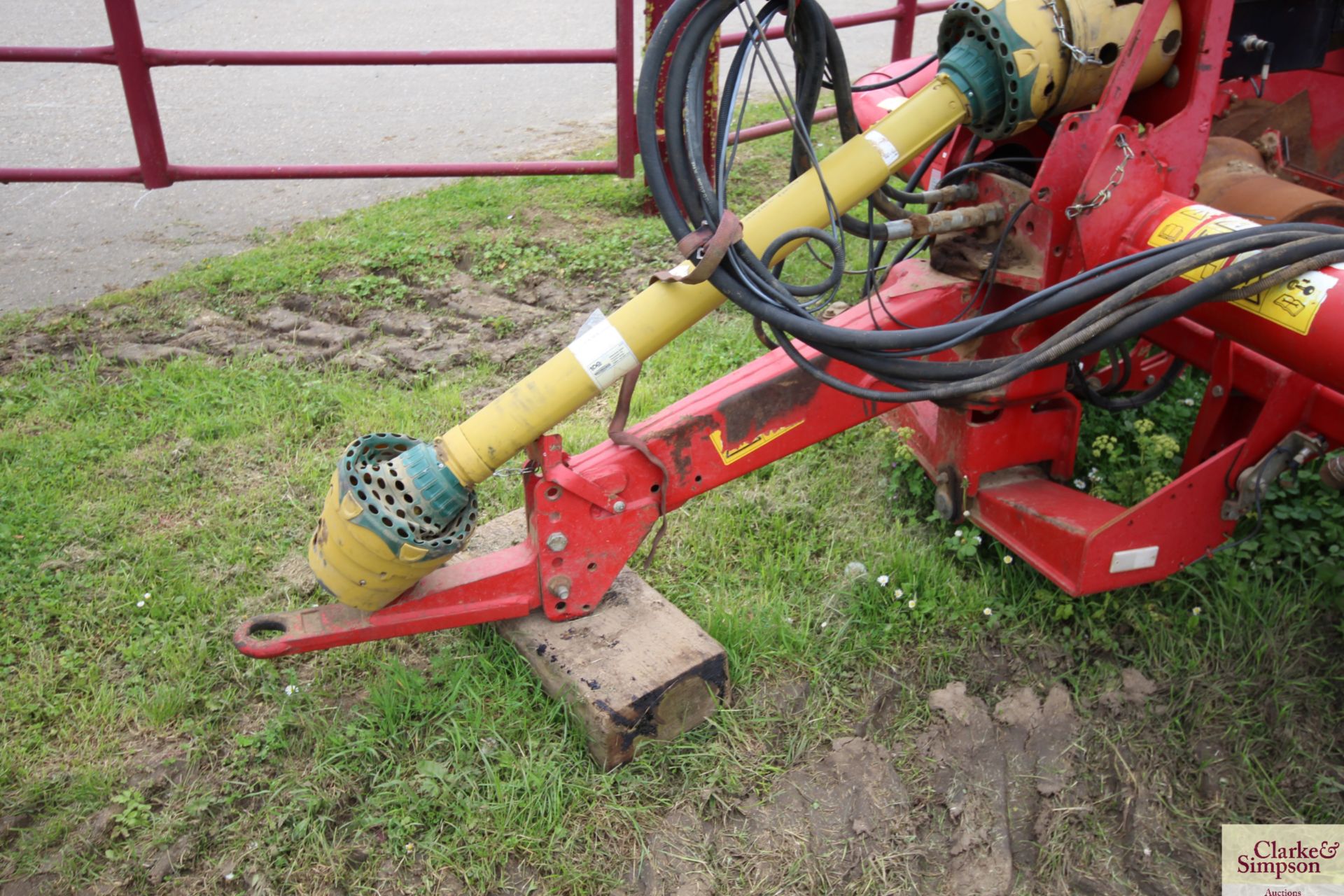 Grimme GT70 trailed potato harvester. 2011. Serial number 45001088. 16.5/85-28 and 620/50B22.5 - Image 2 of 41