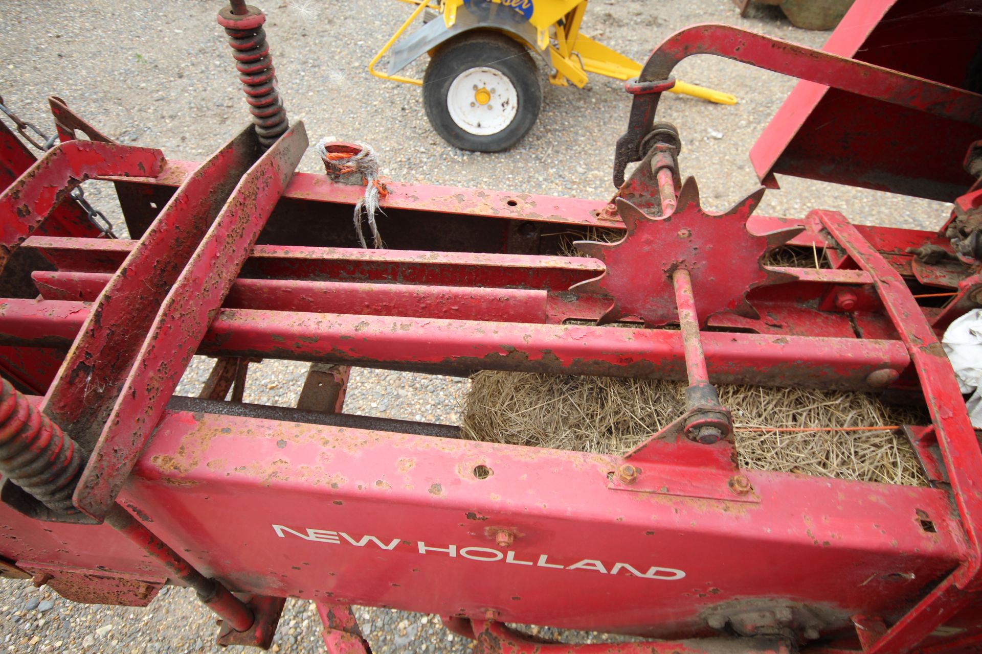 New Holland Super Hayliner 268 conventional baler. Owned from new. From a local deceased estate. - Image 21 of 26