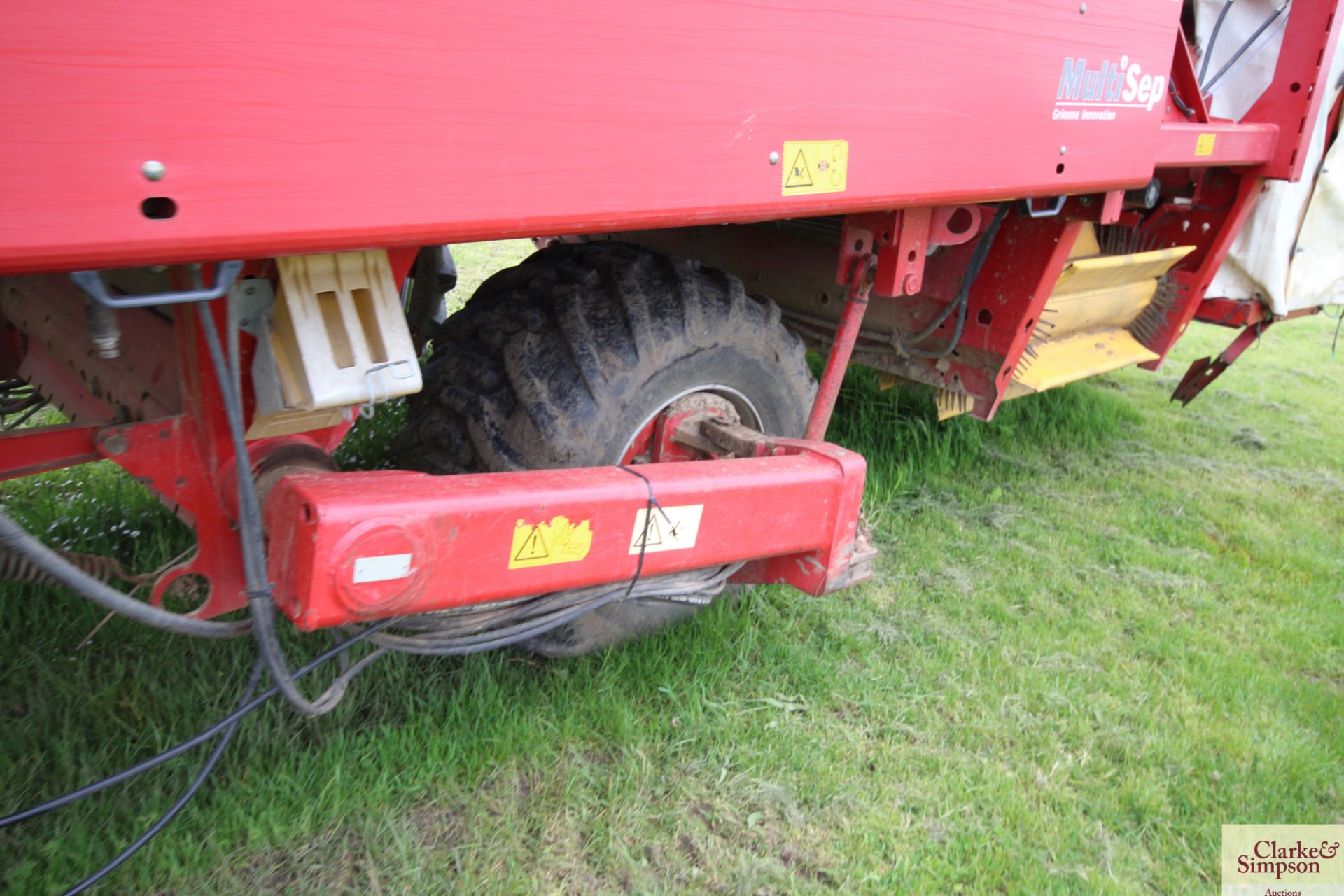 Grimme GT70 trailed potato harvester. 2011. Serial number 45001088. 16.5/85-28 and 620/50B22.5 - Image 12 of 41