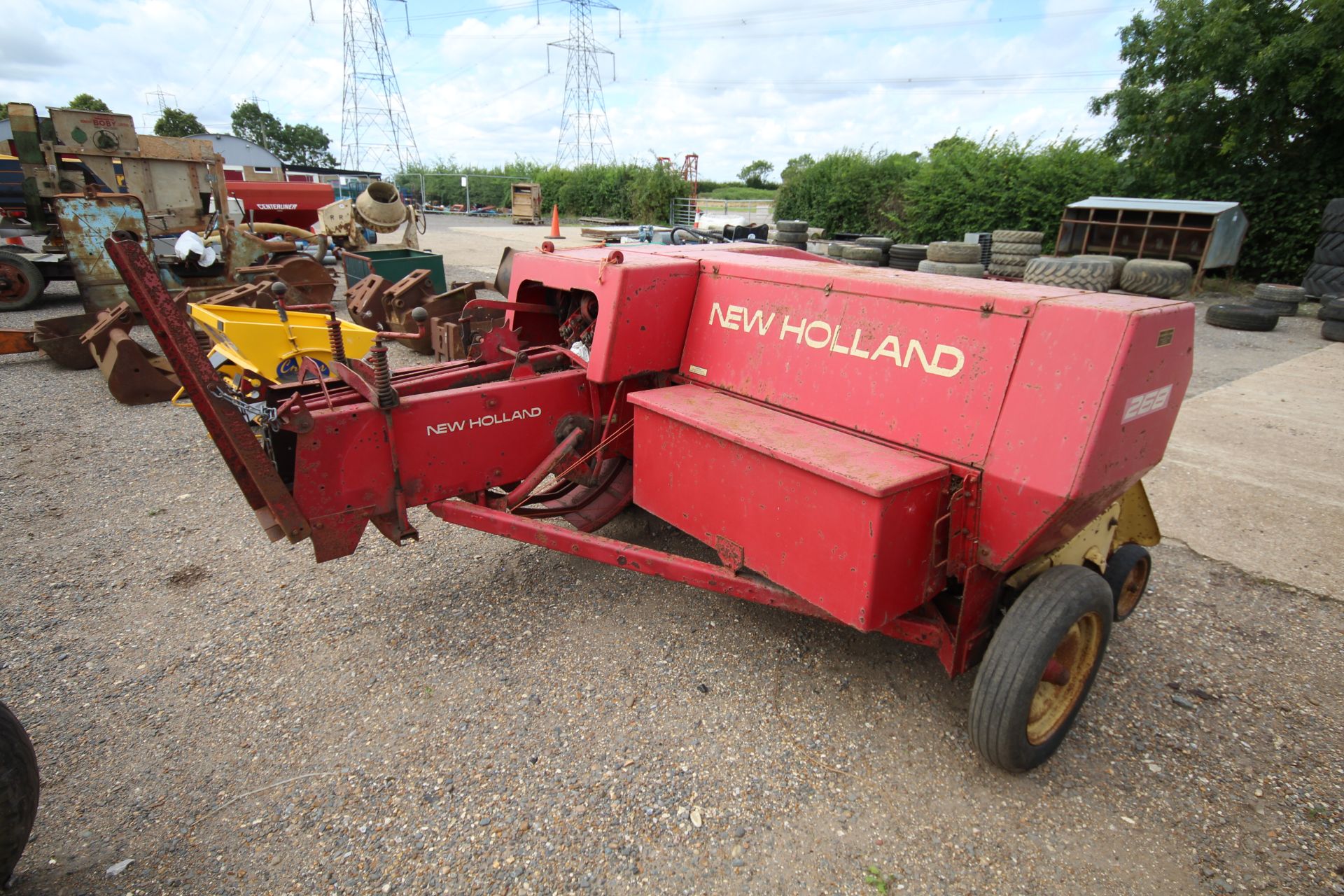 New Holland Super Hayliner 268 conventional baler. Owned from new. From a local deceased estate. - Image 4 of 26