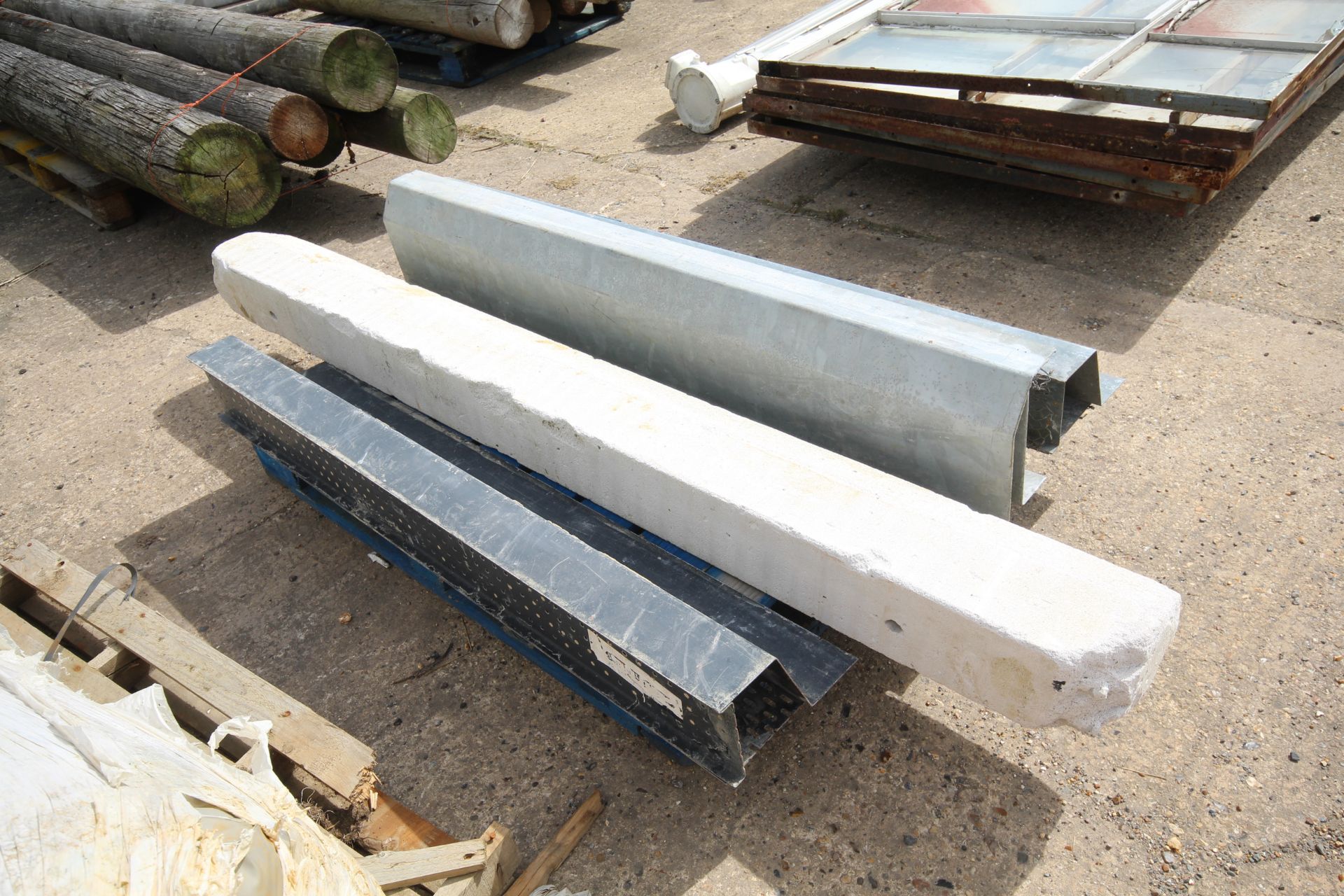 Concrete and steel lintels. - Image 2 of 2