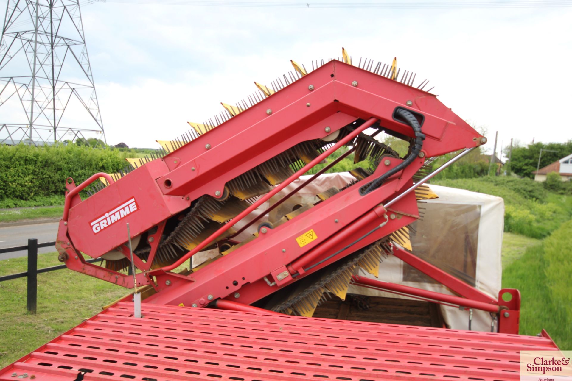 Grimme GT70 trailed potato harvester. 2011. Serial number 45001088. 16.5/85-28 and 620/50B22.5 - Image 33 of 41
