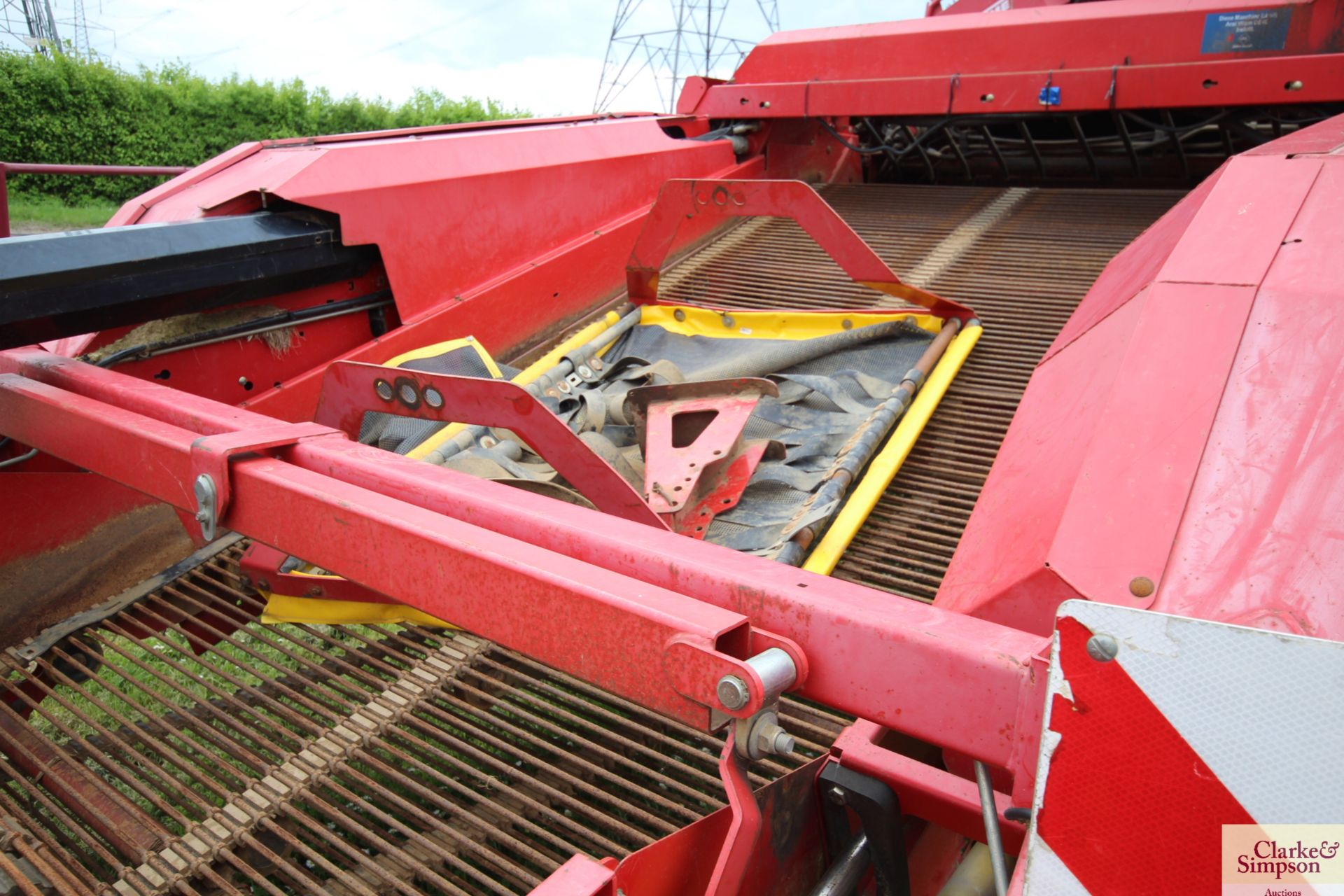 Grimme GT70 trailed potato harvester. 2011. Serial number 45001088. 16.5/85-28 and 620/50B22.5 - Image 9 of 41
