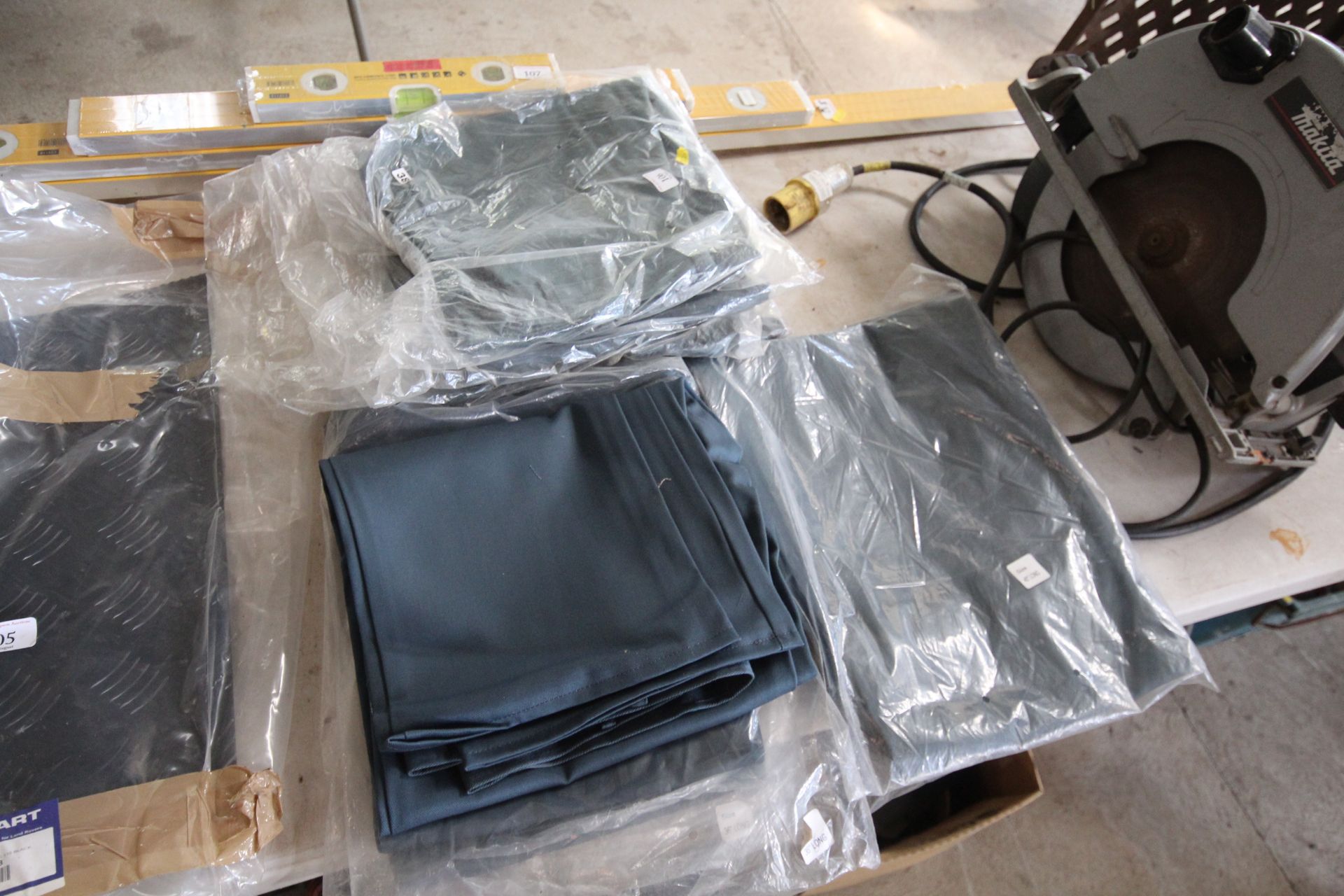 Quantity of workwear trousers (3x 36", 4x 38" and 2x 40")