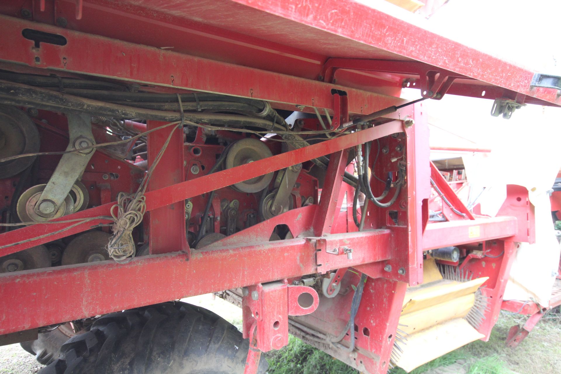 Grimme GT70 trailed potato harvester. 2011. Serial number 45001088. 16.5/85-28 and 620/50B22.5 - Image 40 of 41