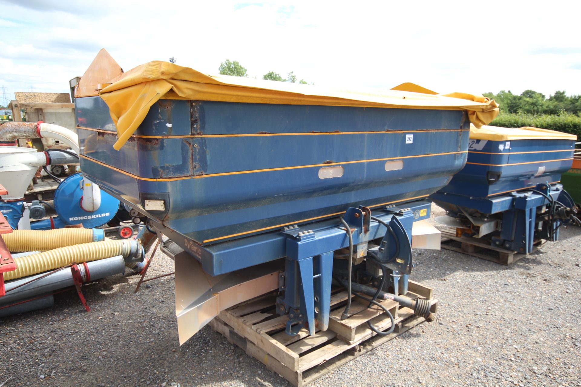 Bogballe/ KRM M2W D 24m twin disc fertiliser spreader. 2014. Serial number 583. With weigh cells, - Image 2 of 16