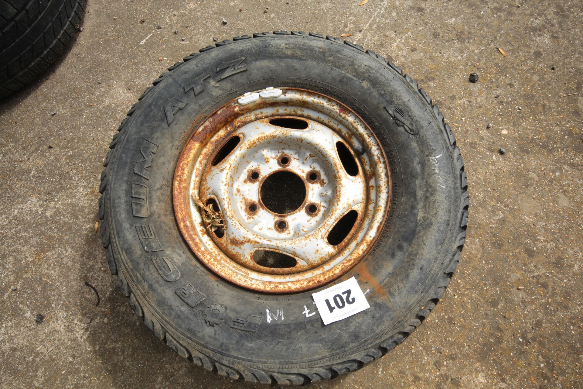 235/75R15 4x4 wheel and tyre. V - Image 3 of 4