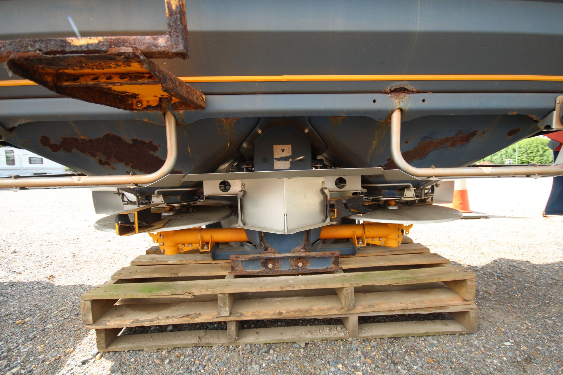 Bogballe/ KRM M2W D 24m twin disc fertiliser spreader. 2014. Serial number 583. With weigh cells, - Image 12 of 16