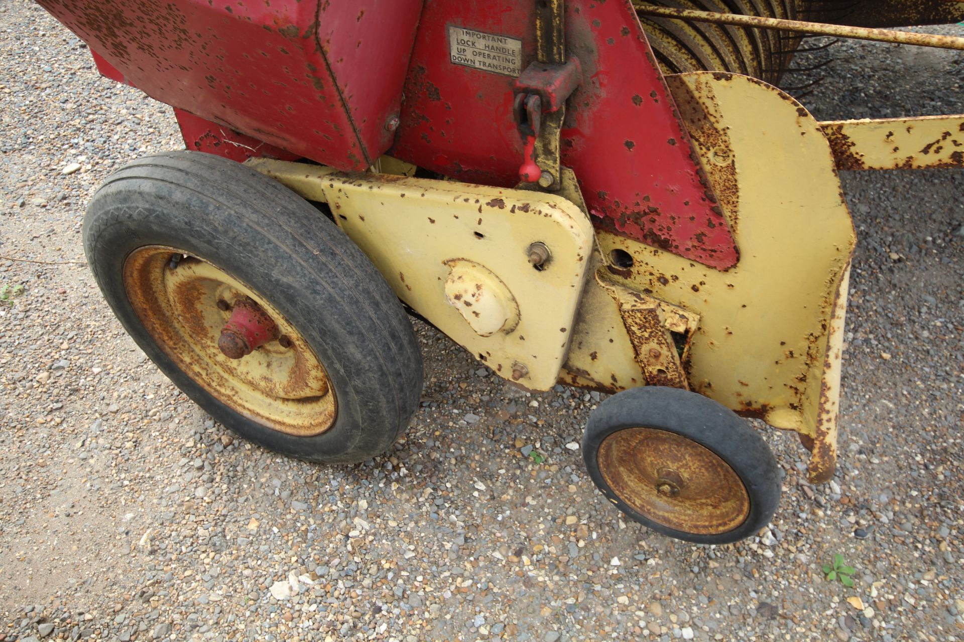 New Holland Super Hayliner 268 conventional baler. Owned from new. From a local deceased estate. - Image 15 of 26