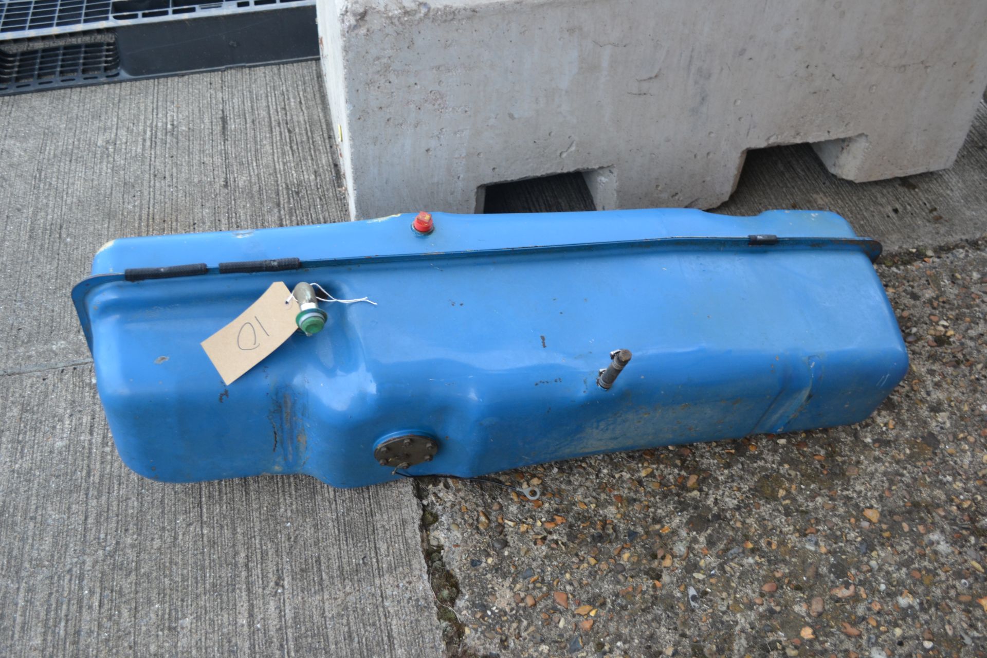 Auxiliary fuel tank for Ford 5600, 6600 and 7600 w - Image 2 of 7