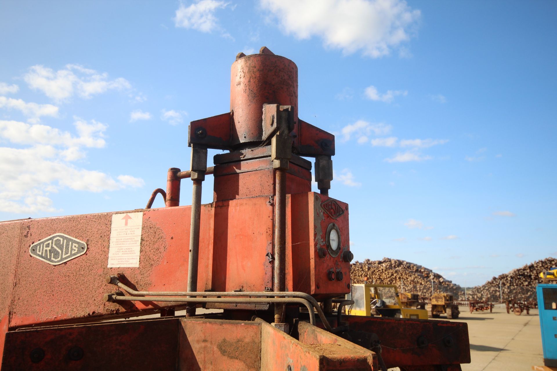 Ursus heavy duty air operated tyre changing machin - Image 3 of 15