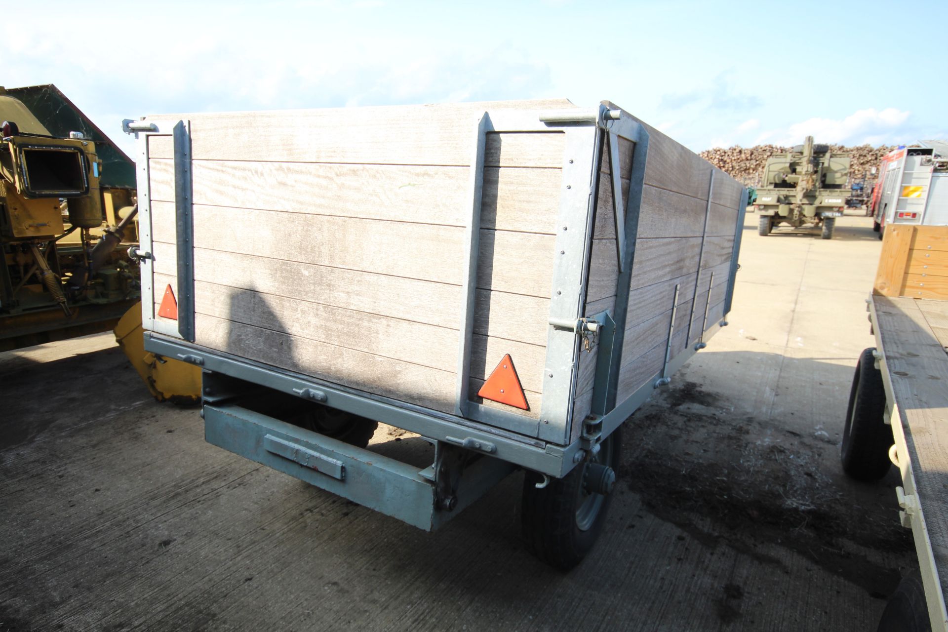 Massey Ferguson 3T single axle tipping trailer. Model 524. Serial number N5384. With 12-stud axle - Image 3 of 31