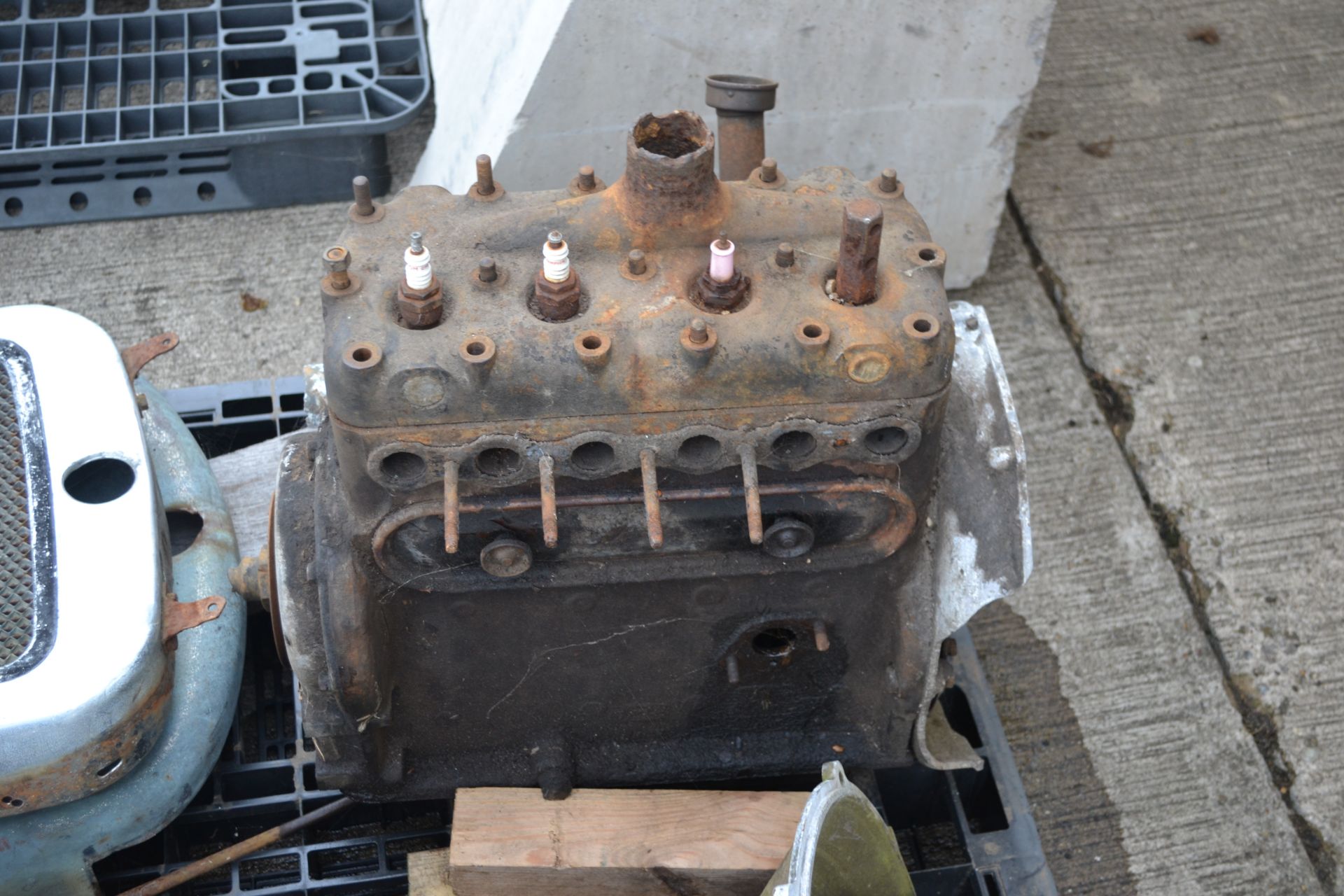 Various Austin car spares to include engine, gearb - Image 6 of 8