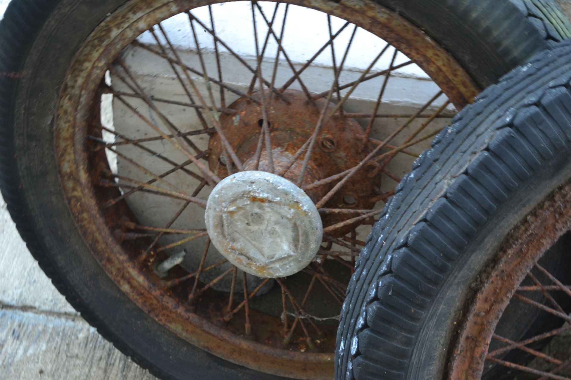 2x vintage car wire wheels. - Image 3 of 3