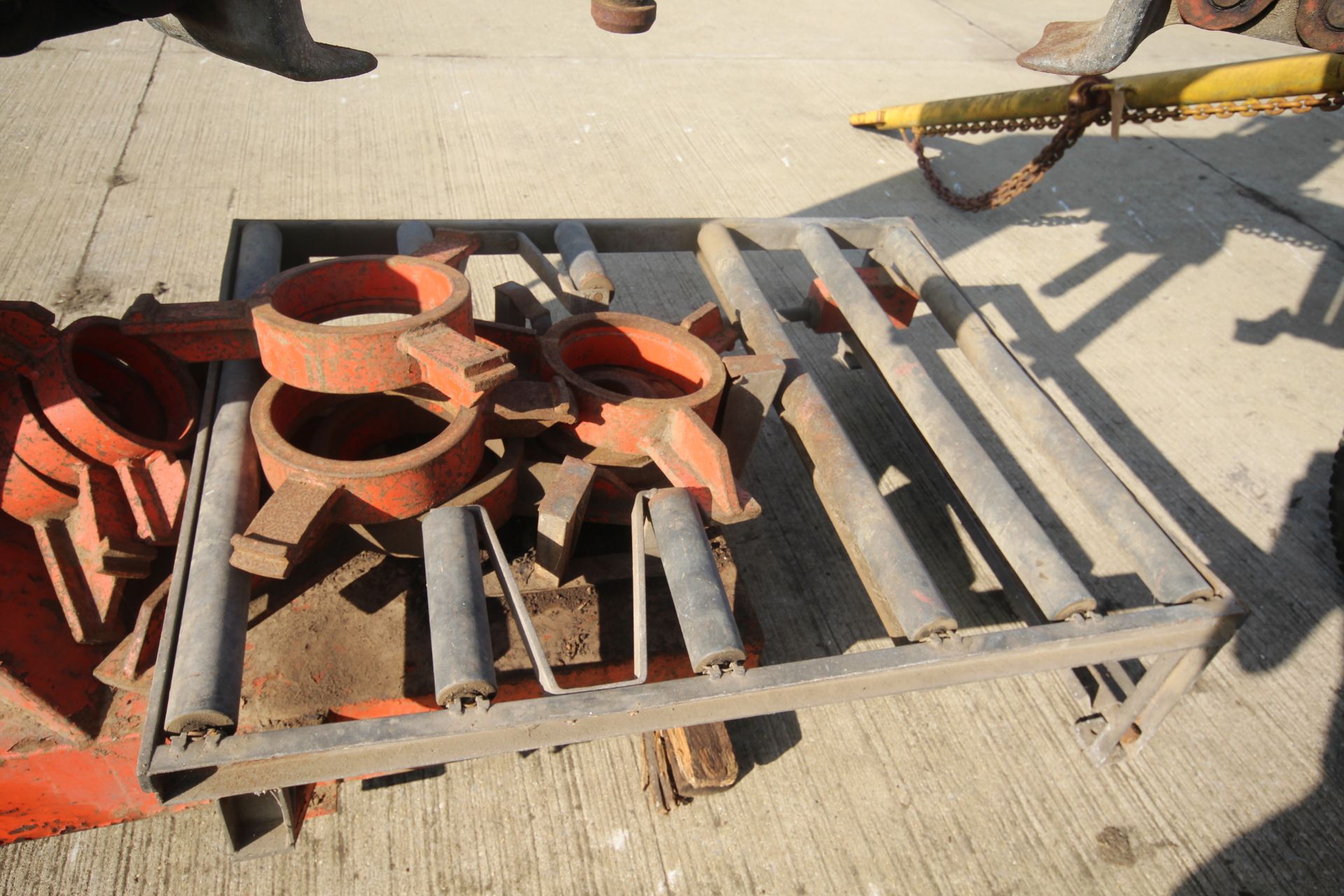 Ursus heavy duty air operated tyre changing machin - Image 7 of 15