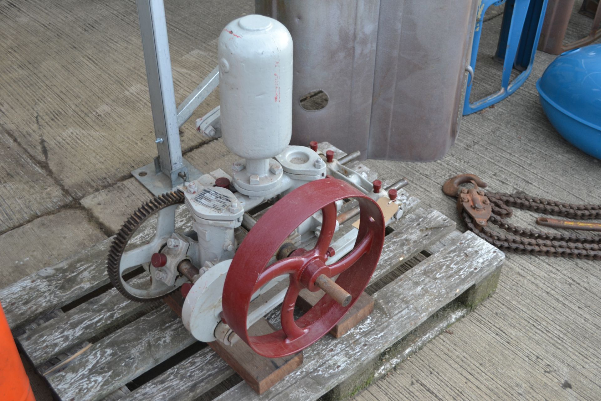 Joseph Evans 3in water pump with flat belt drive. - Image 2 of 11