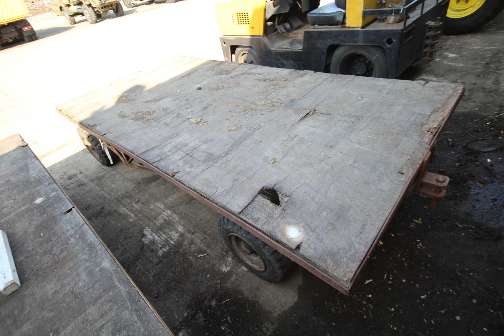 4-wheel turntable factory trailer. With solid tyres. - Image 4 of 14