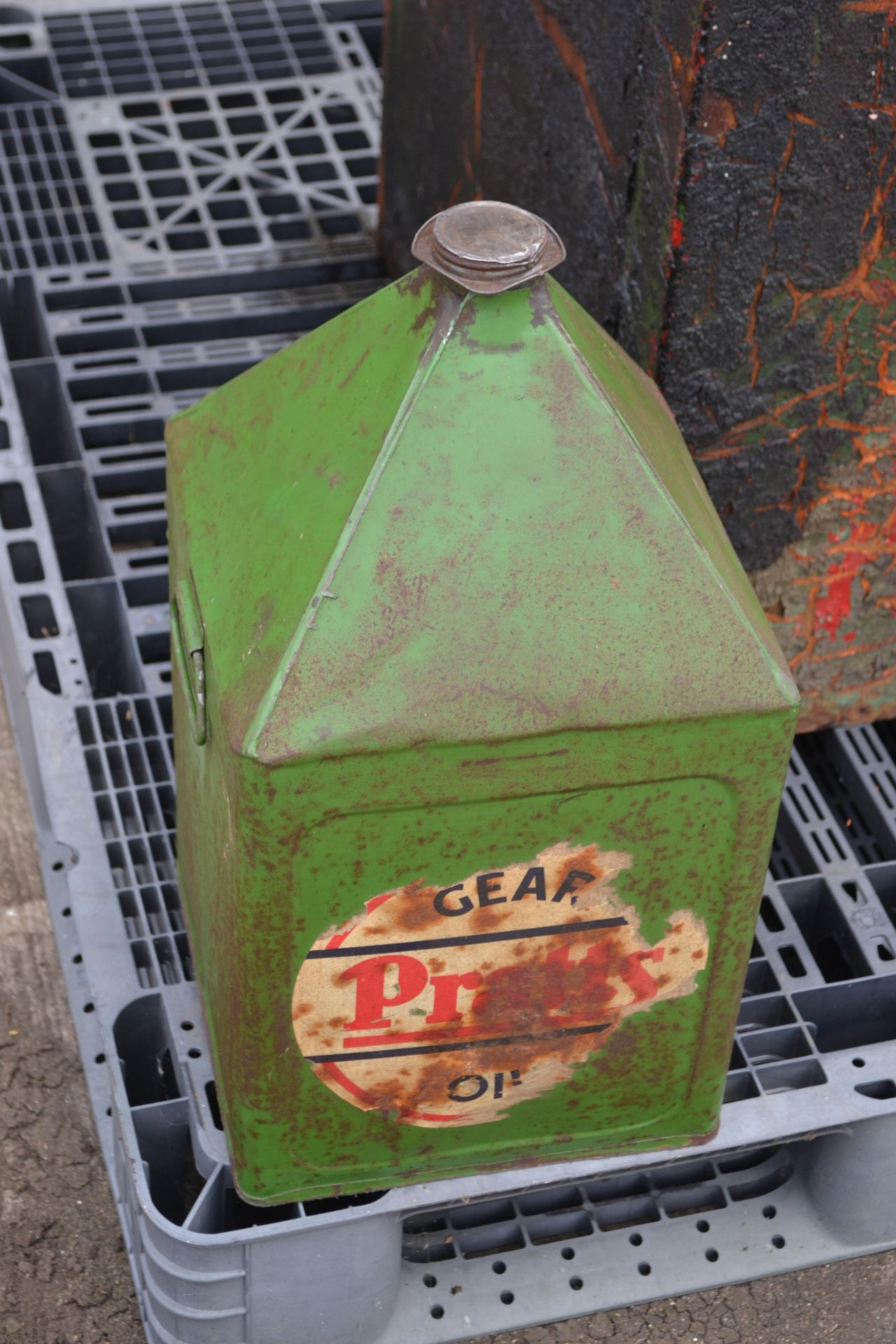 Pratts Gear Oil can with original contents, unused