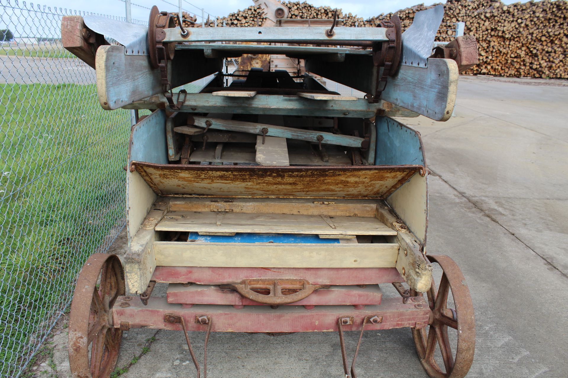 Cooks straw elevator. Dry stored. - Image 6 of 24