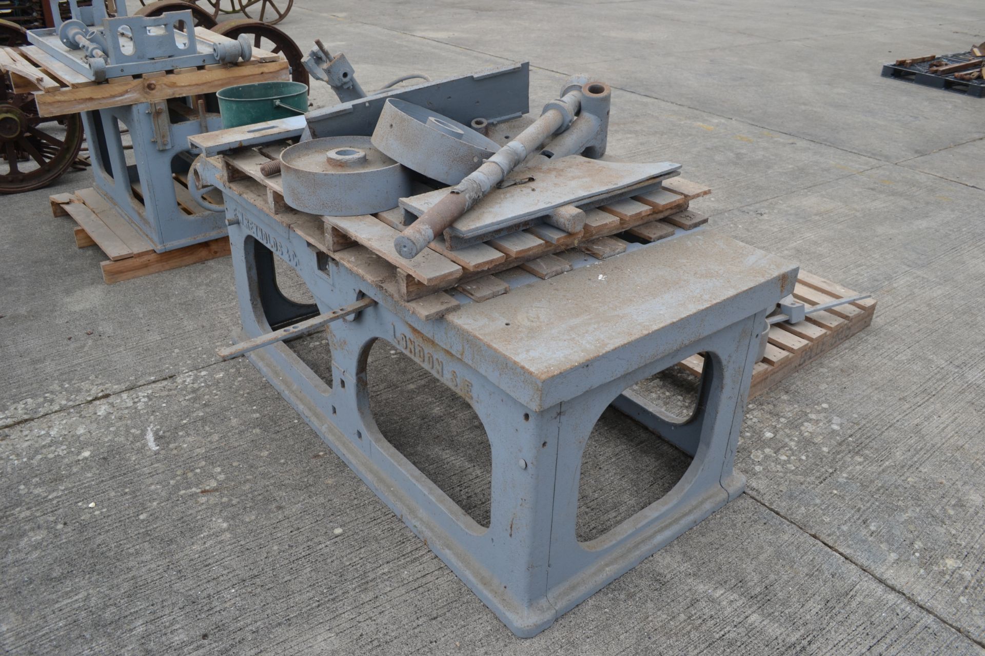 Large F W Reynolds & Co London static saw bench base. With parts. - Image 3 of 5