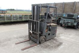 Pettibone 251GP electric forklift. Serial number 157327. 10/1985. 466 hours. With charger. Batteries