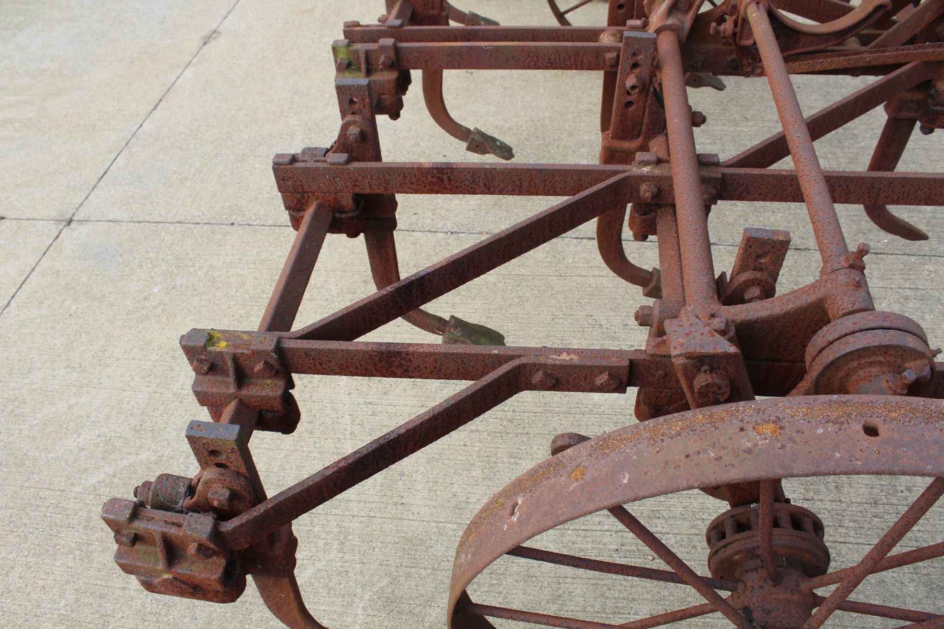 Ransomes C13C heavy trailed cultivator for crawler. - Image 8 of 20